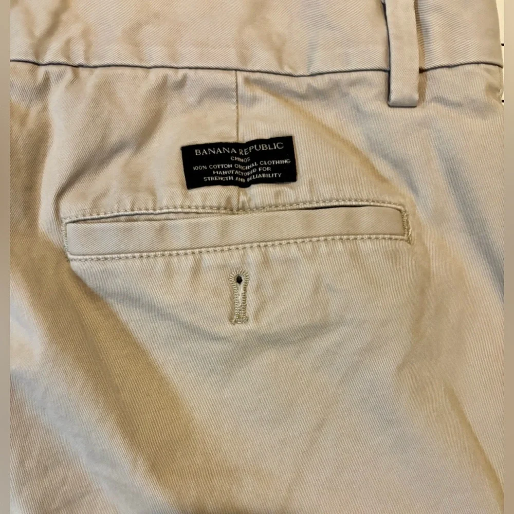 Banana Republic Men’s Size 32/30‎ Tan Aiden Chino Pants